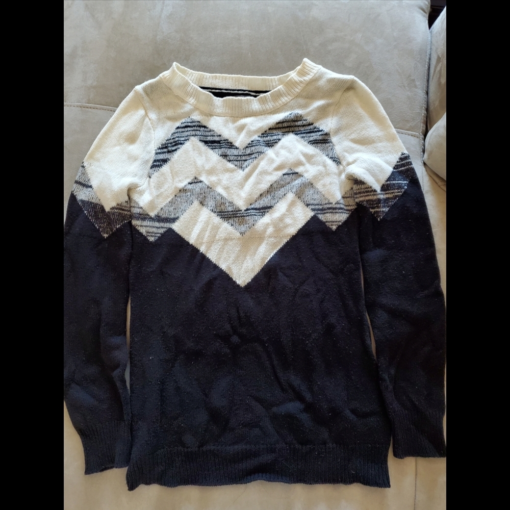 Charlotte Russe White & Black Chevron Sweater